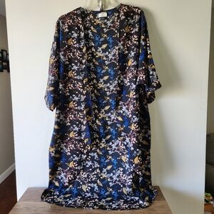 David and Young Black Floral Kimono